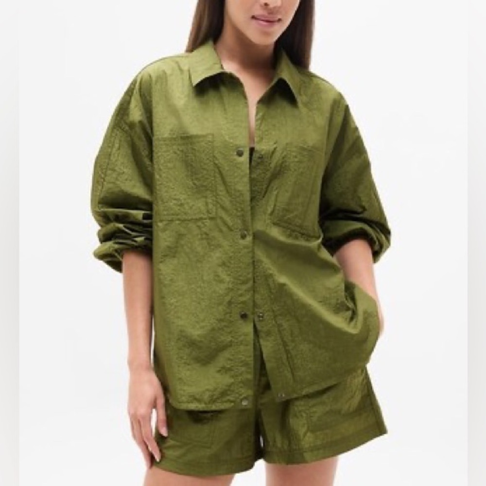 ATHLETA Women’s Lunar Sheen Snap Button Down Picoline Green Shirt Sz L NEW